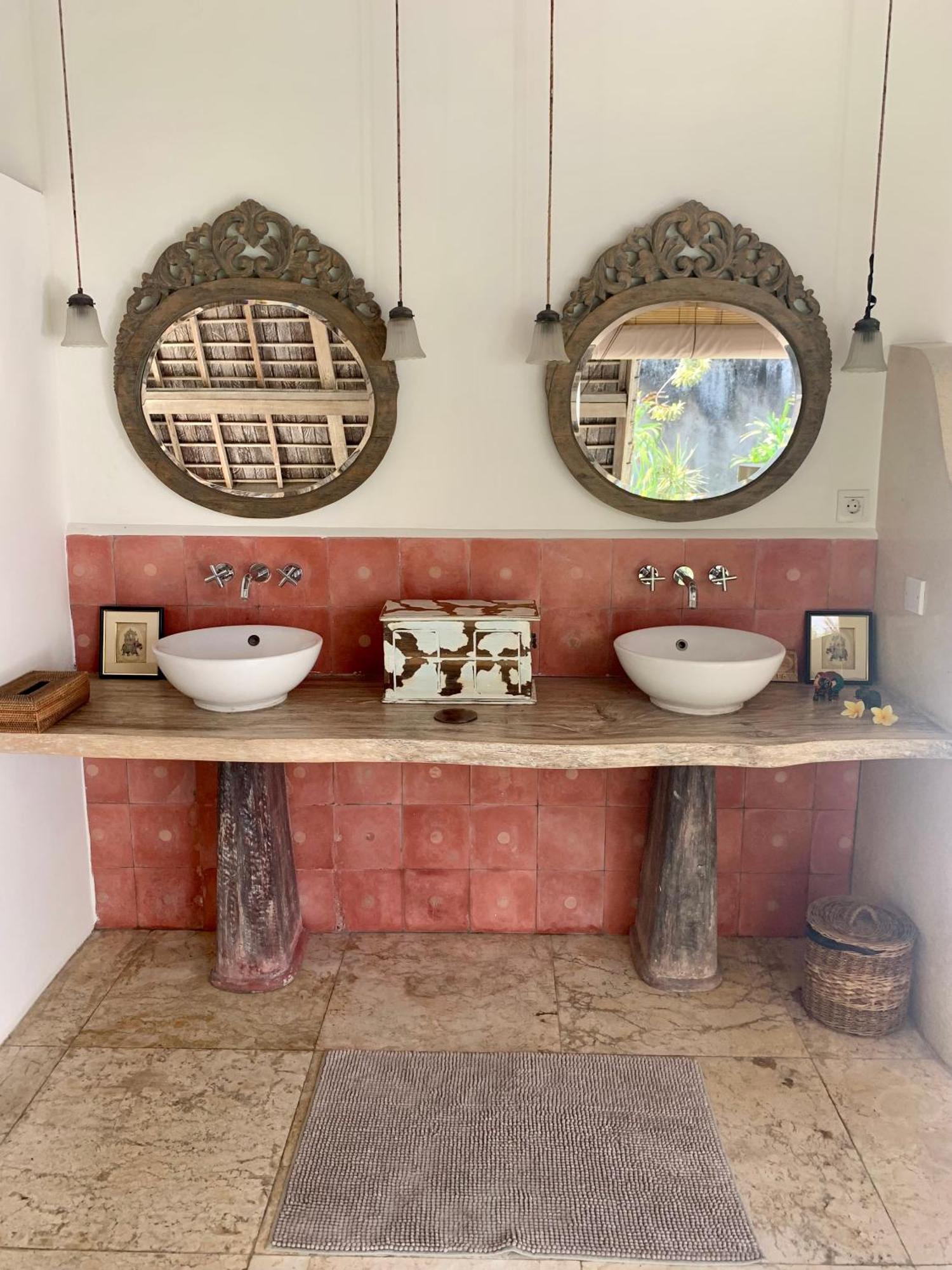 Unique 3br With Pool 5 Minute Walk To The Pererenan Villa