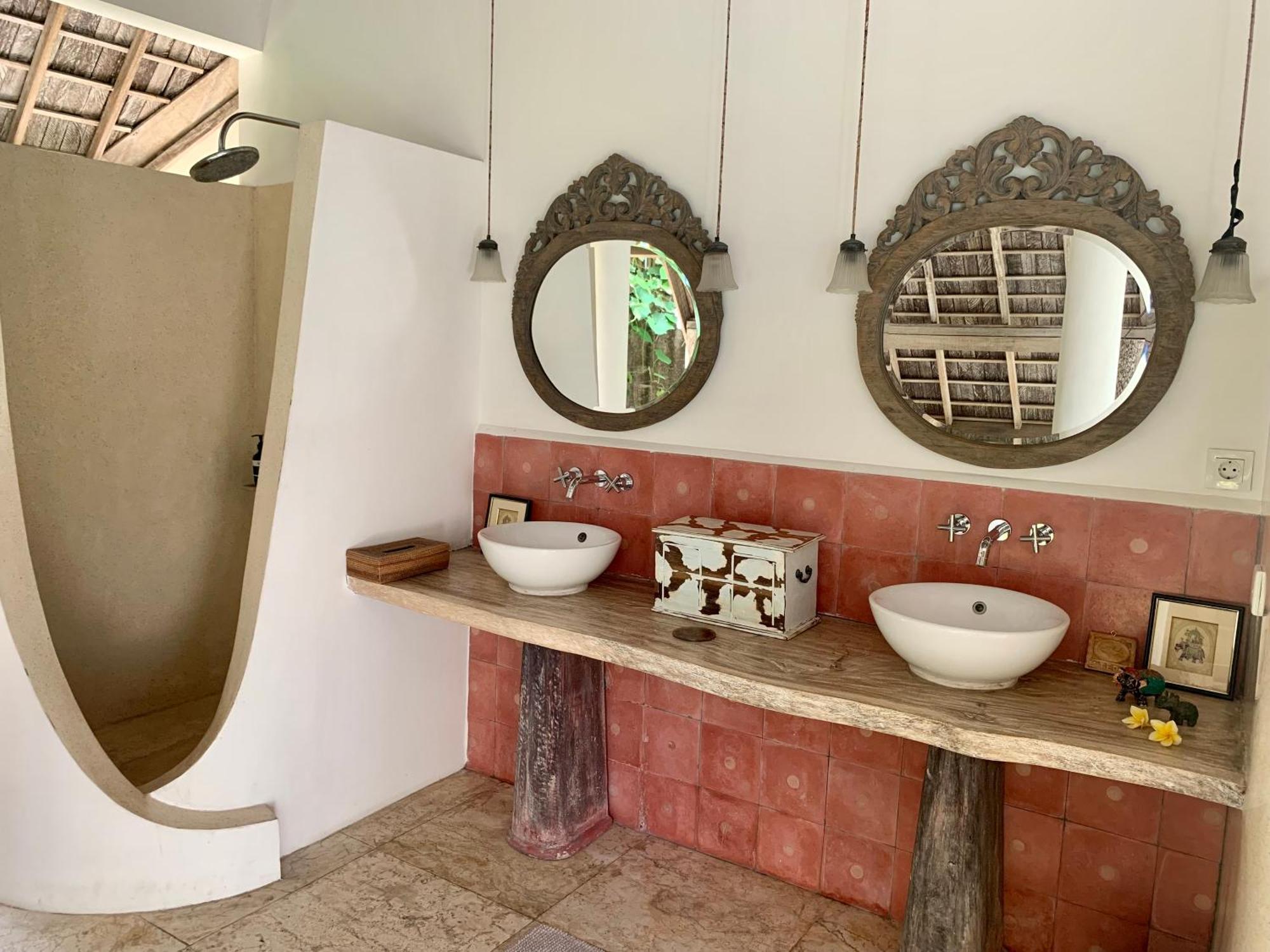 Unique 3br With Pool 5 Minute Walk To The Pererenan Villa