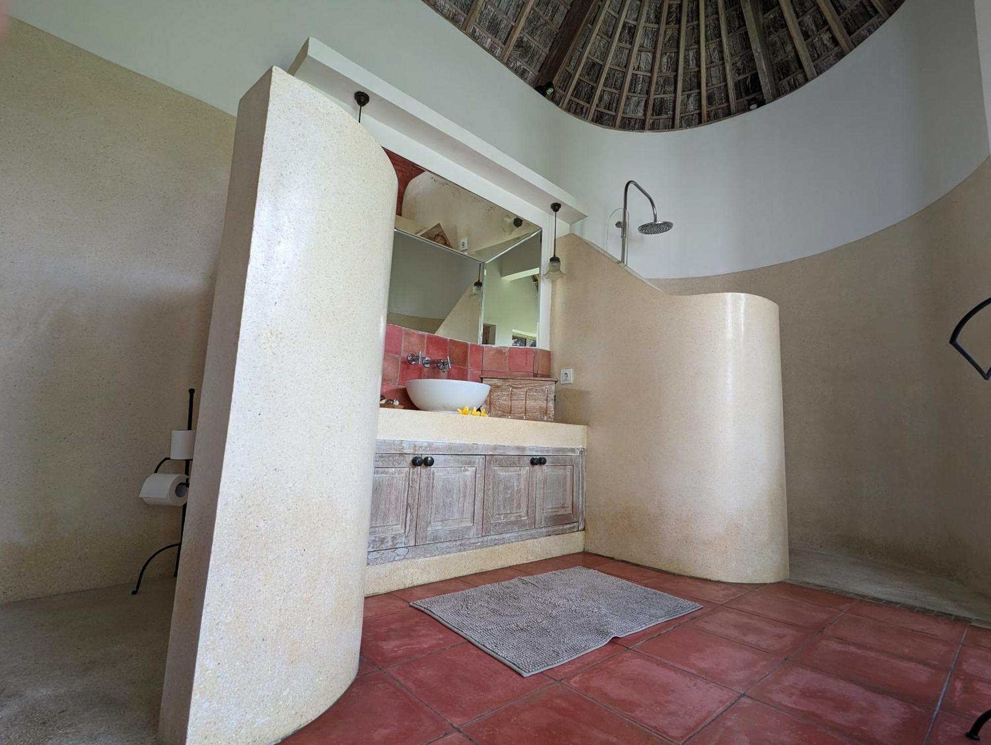 Unique 3br With Pool 5 Minute Walk To The Pererenan Canggu